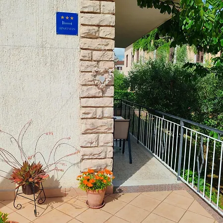 Apartment Nina *